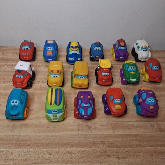 Mixed Lot of 17 Tonka Lil Chuck & Friends Mini Plastic Toy Cars & Trucks Hasbro - Picture 1 of 4